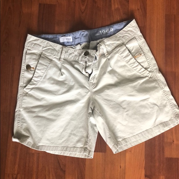 Gap Khaki Shorts - Picture 1 of 5